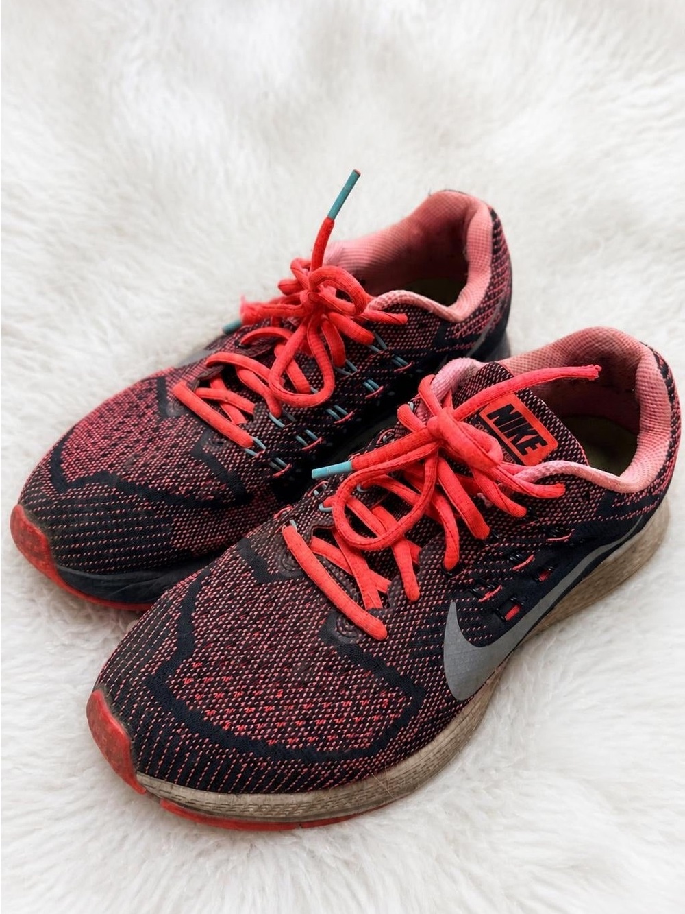 Nike Black & Red Running Shoes 8.5 • • Lightweight Comfort